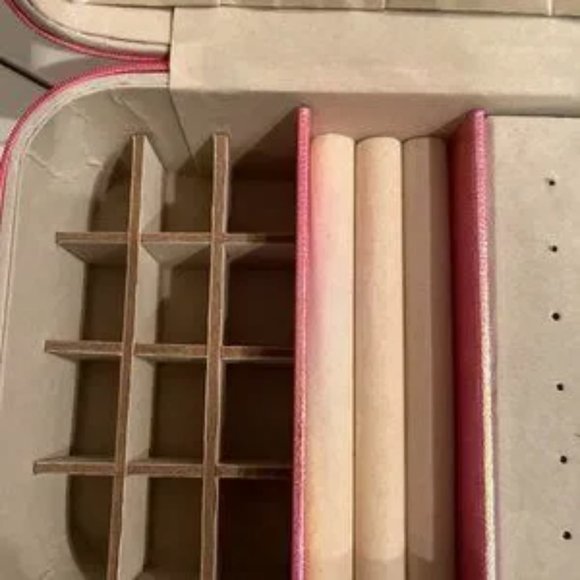 Pink Jewelry Box with Zipper Closure  -Minnie Mouse Themed ‎ (new) (w/a/x) - Picture 8 of 10